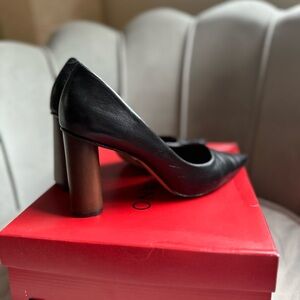 Carrano Black Heels